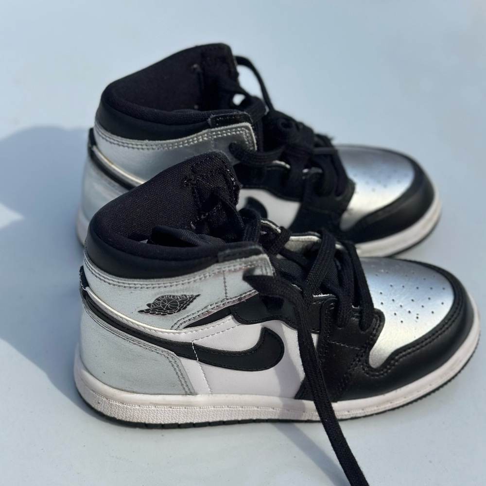 Kids sneakers